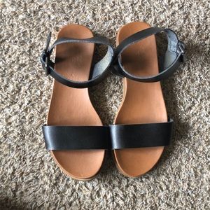 Universal Thread Black Sandals